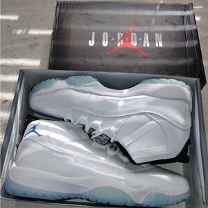 Jordan Men's White and Blue High-Top Sneakers